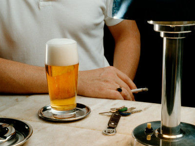 吸烟与喝酒会给身体造成严重危害_寻医问药_