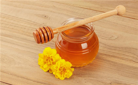 蜂蜜搭配什么喝最好 与黄瓜汁同食健肾利尿_寻