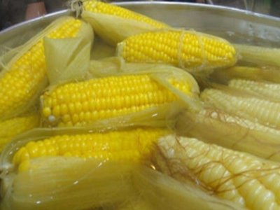 街头煮玉米已经伤害了上百万人，你还敢吃吗?看完都转了!_寻医问药_xywy.com