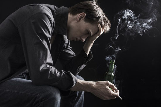 长期吸烟易患脑萎缩,自检七大坏习惯