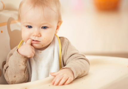 宝宝吃手指有神奇作用哦-健康之路健康知识